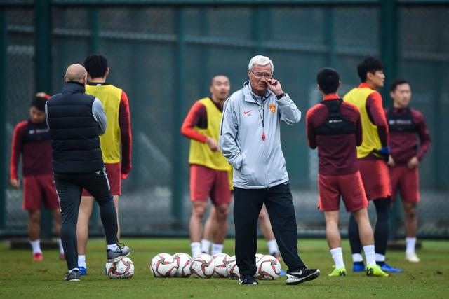 05年季后赛火箭2-0被小牛逆转，麦迪场均30.7分7.4篮板6.7助攻，姚明表现如何？
